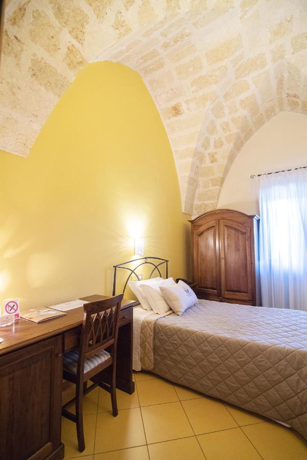 Laurito & Hotel Oria (Brindisi)